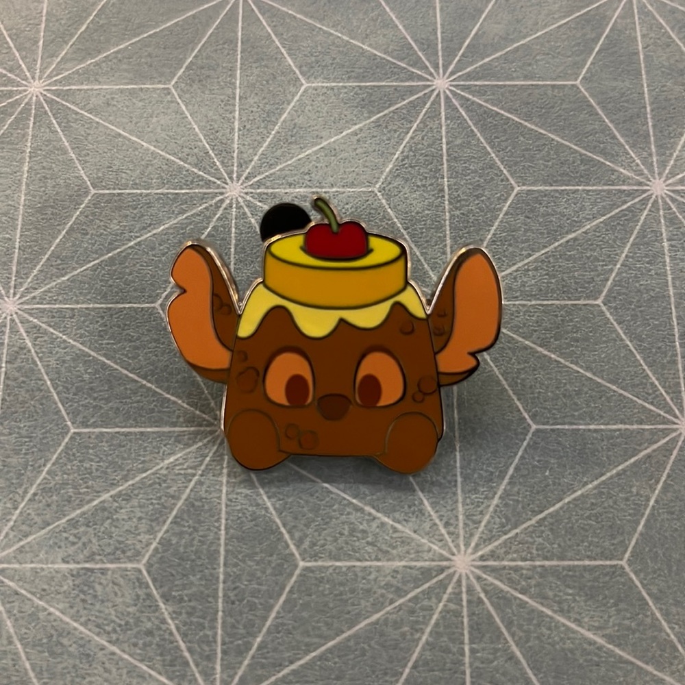 Disney munchling pin
